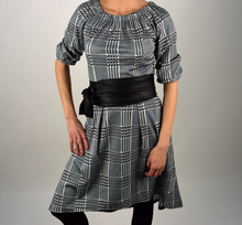Асиметрична дамска рокля СУПЕР модел
