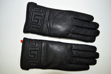 Дамски ръкавици ЕСТЕСТВЕНА КОЖА  - черни с много дебела вата