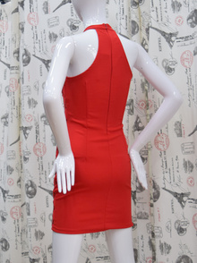 червена дамска рокля