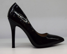 дамски обувки черен лак на ток