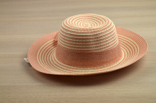 летни дамски шапки с периферия