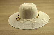 летни дамски шапки с голяма периферия