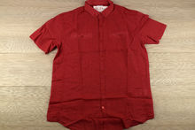червена мъжка риза