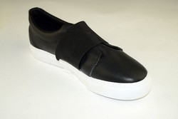 черни спортни обувки за жени