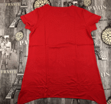 червена дамска тениска