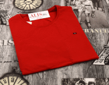червена мъжка тениска