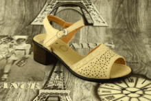 Дамски сандали на нисък ток - 129054- бежови