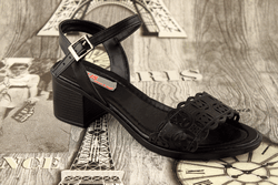 елегантни дамски черни сандали