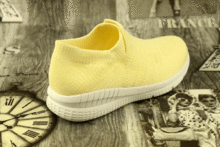 обувки жълт цвят