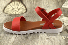 червени сандали