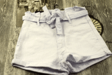 бели къси панталонки