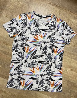 Мъжка тениска-цветни мотиви 100 % памук