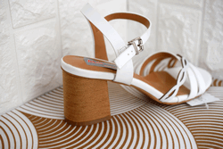 евтини сандали на ток