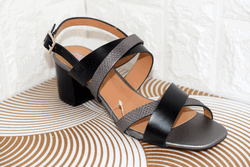 Елегантни дамски сандали на нисък ток - 558013 - черни