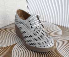 Дамски ежедневни обувки с перфорация - 1374 - сиви