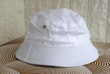 Мъжка шапка bucket - бяла