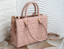 дамска чанта с дълга дръжка