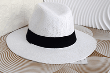 Мъжка лятна шапка с периферия - бяла