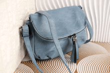 Дамска чанта за през рамо с мека кожа - 775 - синя