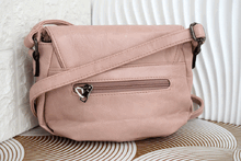 розова дамска чанта