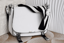 Голяма Дамска чанта през рамо - 8677 - бяла