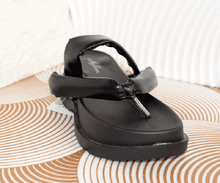 Дамски чехли на платформа с разделител м/у пръстите - N 1446 - черни