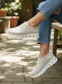 Дамски текстилни маратонки макскомфорт-бежови